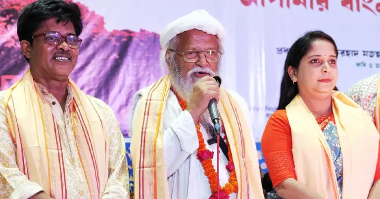 জুলাই গণঅভ্যুত্থান ও আগামীর বাংলাদেশ শীর্ষক আলোচনা সভায় বক্তব্য রাখছেন ফরহাদ মজহার